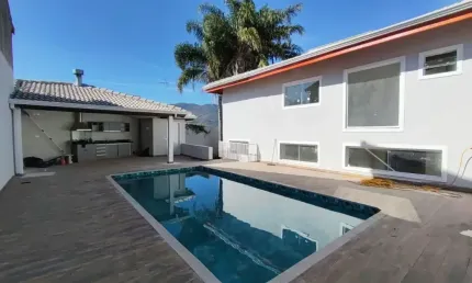 Casa c/ 4 dormitórios sendo  2 suítes - jardim paulista  atibaia