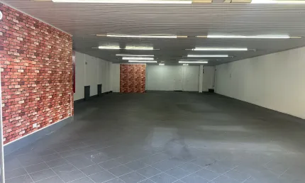 Excelente loja com 200 mts , área central , grande fluxo de pessoas.