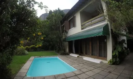 Casa de 250m² com 4 quartos em monte gordo – camaçari/ba