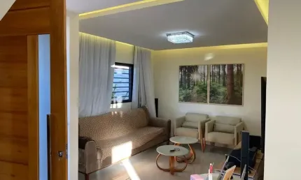 Casa mobiliada no centro de divinópolis - 210m², 3 quartos (1 suíte)
