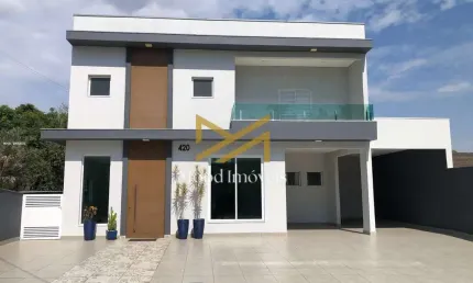 Casa a venda no arujá country club ideal para quem procura suítes no nível térreo.....  este lindo sobrado, possui no nível térreo: 6 vagas sendo 2 cobertas; sala para 3 ambientes