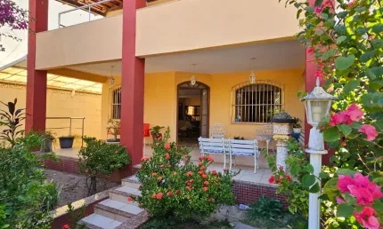 Casa com energia solar em salvador, com 4 suítes, próximo a praia.