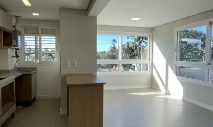 Apartamento moderno e com ótima posição solar em excelente localização.
