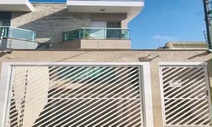 Sobrado 220 m², 3 dormitórios, 1 suíte com hidromassagem e garagem p/ 5 carros