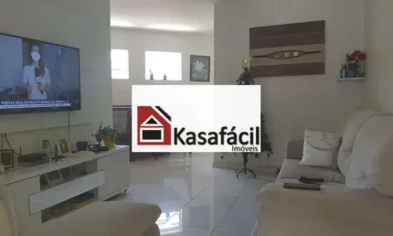 Casa com  2 quartos, 3 vagas, toda modernizada na cidade ademat