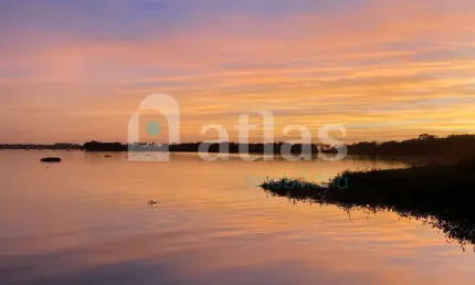 Lindo rancho condomínio fechado ao lado do rio, apenas 87km de s.j. do rio preto