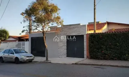 Casa 3 dormitórios + salão comercial à venda ou locação** 
