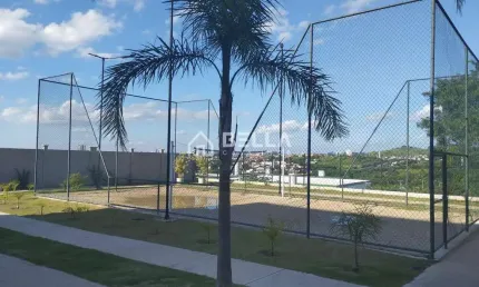Encantador apartamento térreo com quintal, de 2 quartos em condomínio com lazer completo  r$245 mil