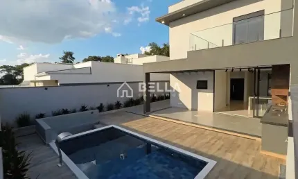 Casa à venda,área construída de 180m²  •	3 dormitórios sendo 3 suítes •4 vagas de garagem sendo 2 c