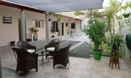 Linda casa térrea  –2 dormitórios 1 suíte com closet... 233 m² de area construida  de estuda permut