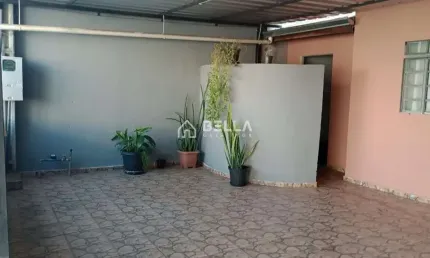 Casa principal com 2 quartos, edícula com 1 quarto, banheiro, sala e cozinha integrada jardim wanel
