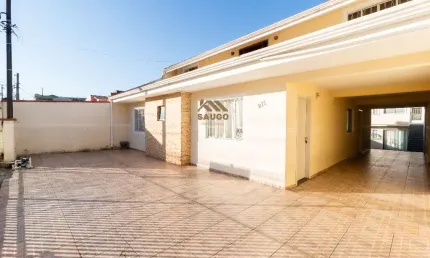 Casa ampla 7 quartos 2 suítes 230m² + 2 apartamentos 43m² cada no xaxim