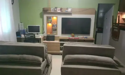 Linda casa a venda na 1029 samambaia com 3 quartos sendo uma suíte - garagem para uns  carros com churrasqueira- fino acabamento