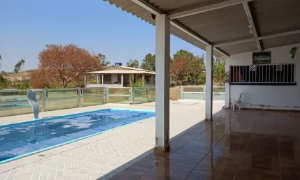 Linda chácara localizada na df 180 próximo a embrapa cerrado ponte alta casa com 2 quartos piscina e churrasqueira e pomar