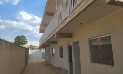 Ótimo prédio com 8 kits uma linda casa e um lote com muito espaço  a venda em taguatinga sul na qsc
