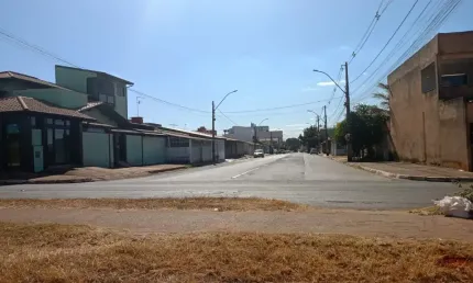 Ótimo lote próximo ao metrô a venda na qr 210/208 lote ja limpo pronto para construir um prédio comércial ou casa a gosto