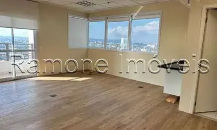Aluga-se sala comercial de 40m², reformada, com ar-condicionado, piso elevado e vista livre em osasco/sp.