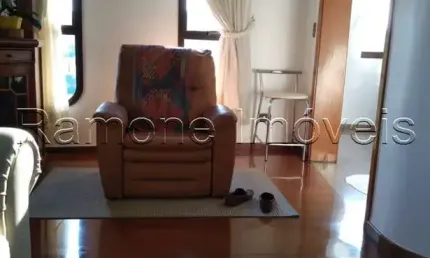 Vende-se apartamento de 144m2, mobiliado, com 4 dormitórios, sendo 2 suítes. sala de jantar, sala de estar, cozinha e lavanderia. 2 vagas de garagem.