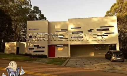 Casa em serra dos cristais de 551m², com 4 dormitórios e 3 suítes.