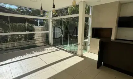 Linda casa em condomínio fechado - estilo americano em mogi das cruzes