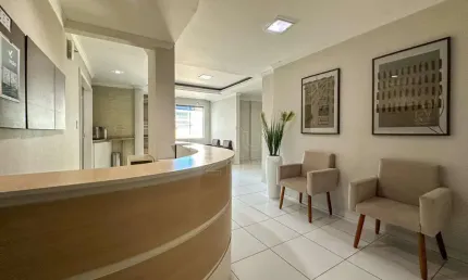 Sala comercial no centro de navegantes r$ 11.000,00 + taxas