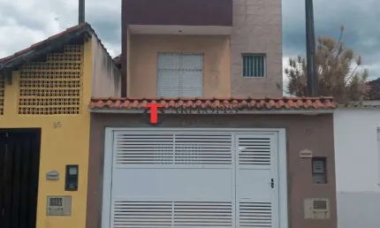 Sobrado 3 dormitorios elegante perto da praia com solarium itaoca