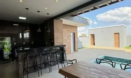 Casa de condomínio à venda – parque agrinco, guararema/sp  com 350m² de área construída e 360m² de terreno, esta residência recém-construída (2023) combina sofisticação, conforto e lazer em um dos con