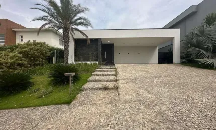 Imponente casa térrea com arquitetura moderna na região do alphaville, campinas-sp