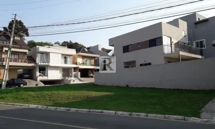 Terreno esquina em cond. fechado com piscina, salão  e projeto aprovado