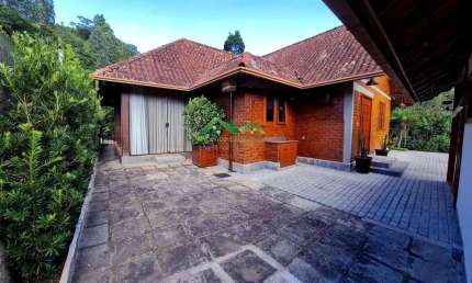 Casa para Venda em Nova Friburgo, Amparo, 2 dormitórios, 1 suíte, 3 banheiros, 2 vagas
