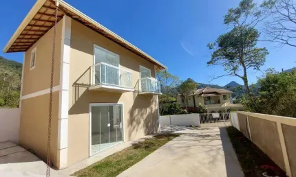 Casa para Venda em Nova Friburgo, Cônego, 2 dormitórios, 2 suítes, 1 banheiro, 2 vagas