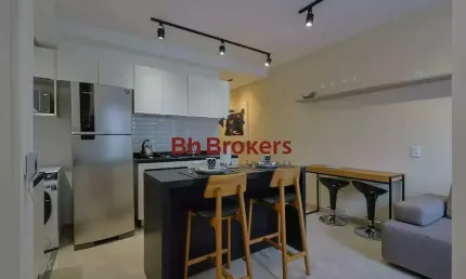 Apartamento mobiliado com 2 quartos para locação no centro.