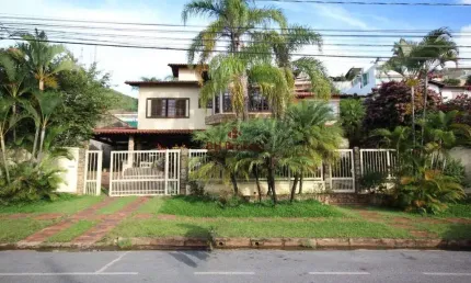 Casa com 5 quartos para alugar no Belvedere, Belo Horizonte 
