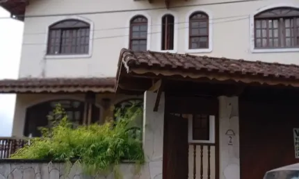 Casa em condomínio à venda em nova friburgo-rj, no bairro cascatinha. com 3 quartos, sala, 1 vaga de garagem e 200m² de área. agende uma visita!