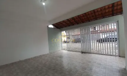 Sobrado com 3 quartos e bem localizado na guilhermina - praia grande.