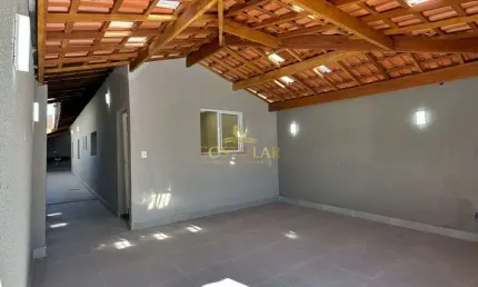 Casa geminada novíssima à venda na mirim em praia grande – 2 suítes, 2 vagas!