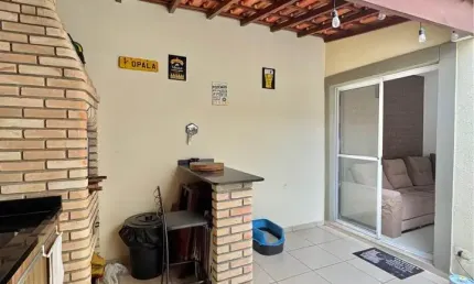 Casa térrea para venda tem 130 metros quadrados com 2 quartos