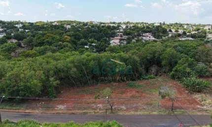 Terreno em Foz do Iguaçu com licença para construir até 20 pavimentos.