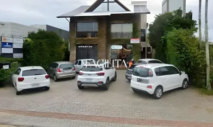 Sala comercial para alugar na servidão elpídio da rocha, 40, rio tavares, florianópolis por r$ 2.900