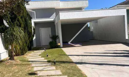 Ampla casa no cond. via castelli com suíte, ar condicionado e garagem para 4 carros – 300m² de terreno