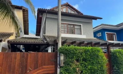 Linda casa em condomínio fechado com área de lazer,legalizada aceita financiamento,