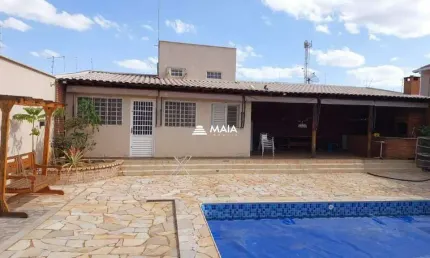 Casa com 5 quartos à venda na Vila Militar, Uberaba 