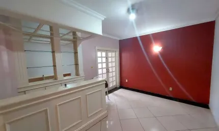 Casa com 4 quartos para alugar no Olinda, Uberaba 