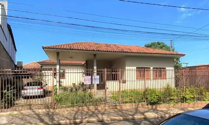 Casa com 4 quartos à venda no São Benedito, Uberaba 