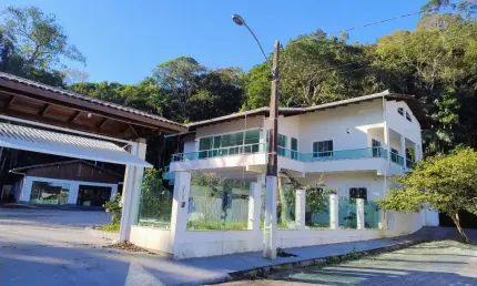 Aluguel anual casa com piscina 5 dormitórios no morretes itapema sc