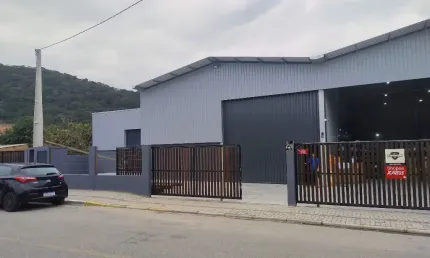 Aluguel anual galpão comercial 240 m no bairro sertãozinho itapema sc