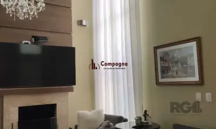 Casa em condomínio com 3 suítes, sala, cozinha, lareira, churrasqueira, piscina