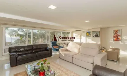 Excelente casa de 466m² com 03 suítes e 4 vagas de garagem.