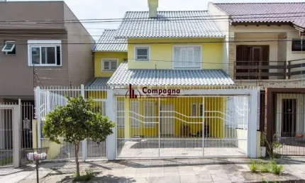 Uma suíte, estar íntimo, living 2 ambientes, lareira, lavabo, cozinha mobiliada,