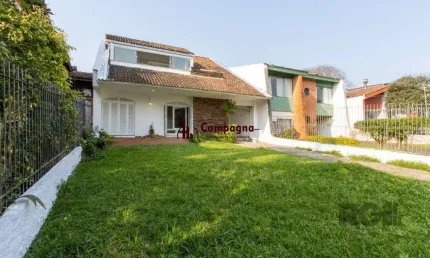 Casa para venda - 337m², 3 dormitórios, sendo 1 suites, 3 vagas - cristal